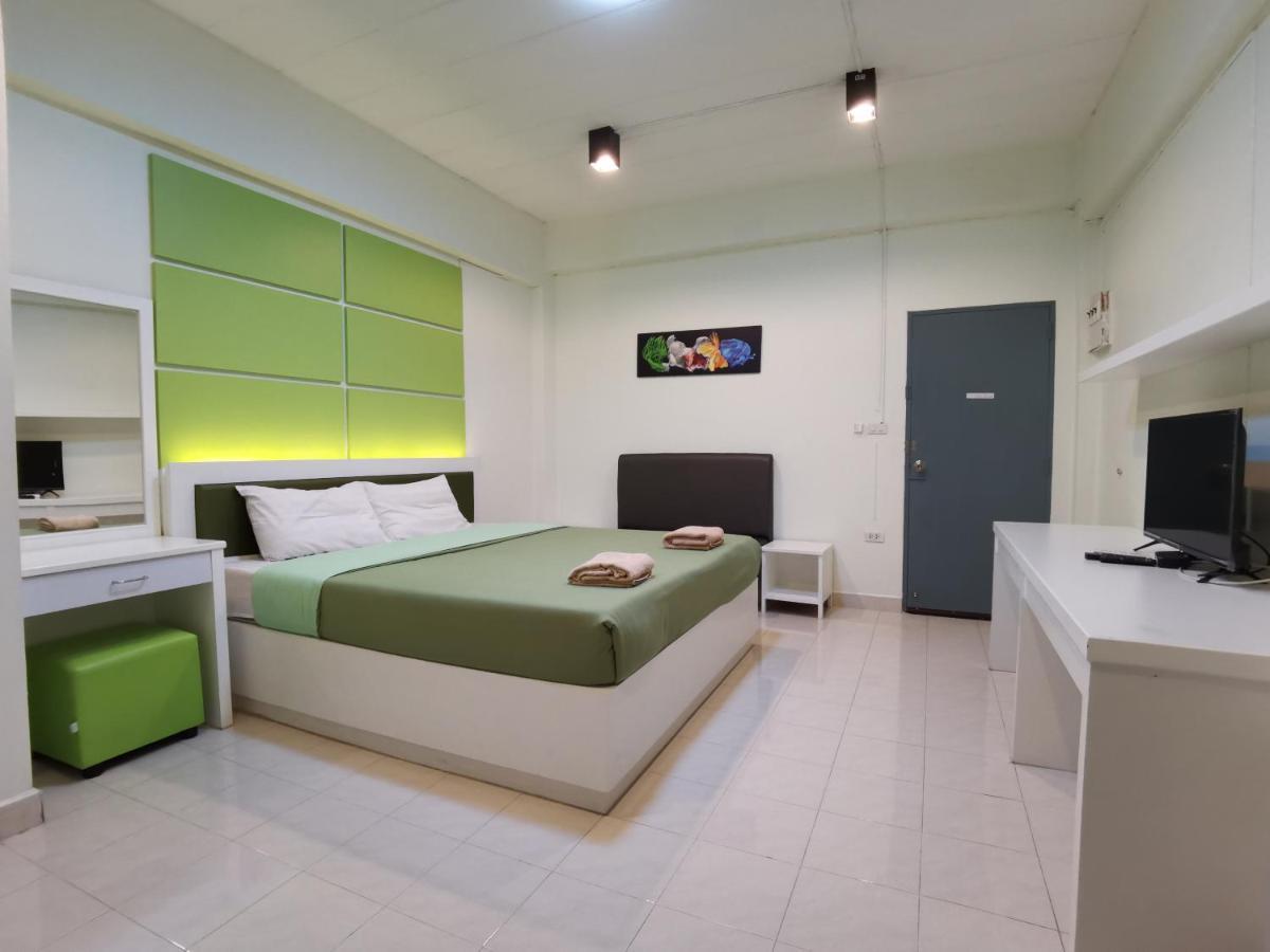 Uj Apartment Bangsaen Exterior foto